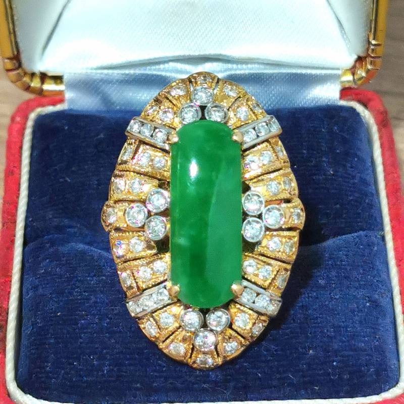 Vintage Imperial Jadeit Cocktail Ring 18Ct Gold Diamond Halo, 1950Er Jahre Vintage Imperial Jadeit Cocktail Ring 18Ct Gold Diamond Halo, 1950Er Jahre von Jadeite888