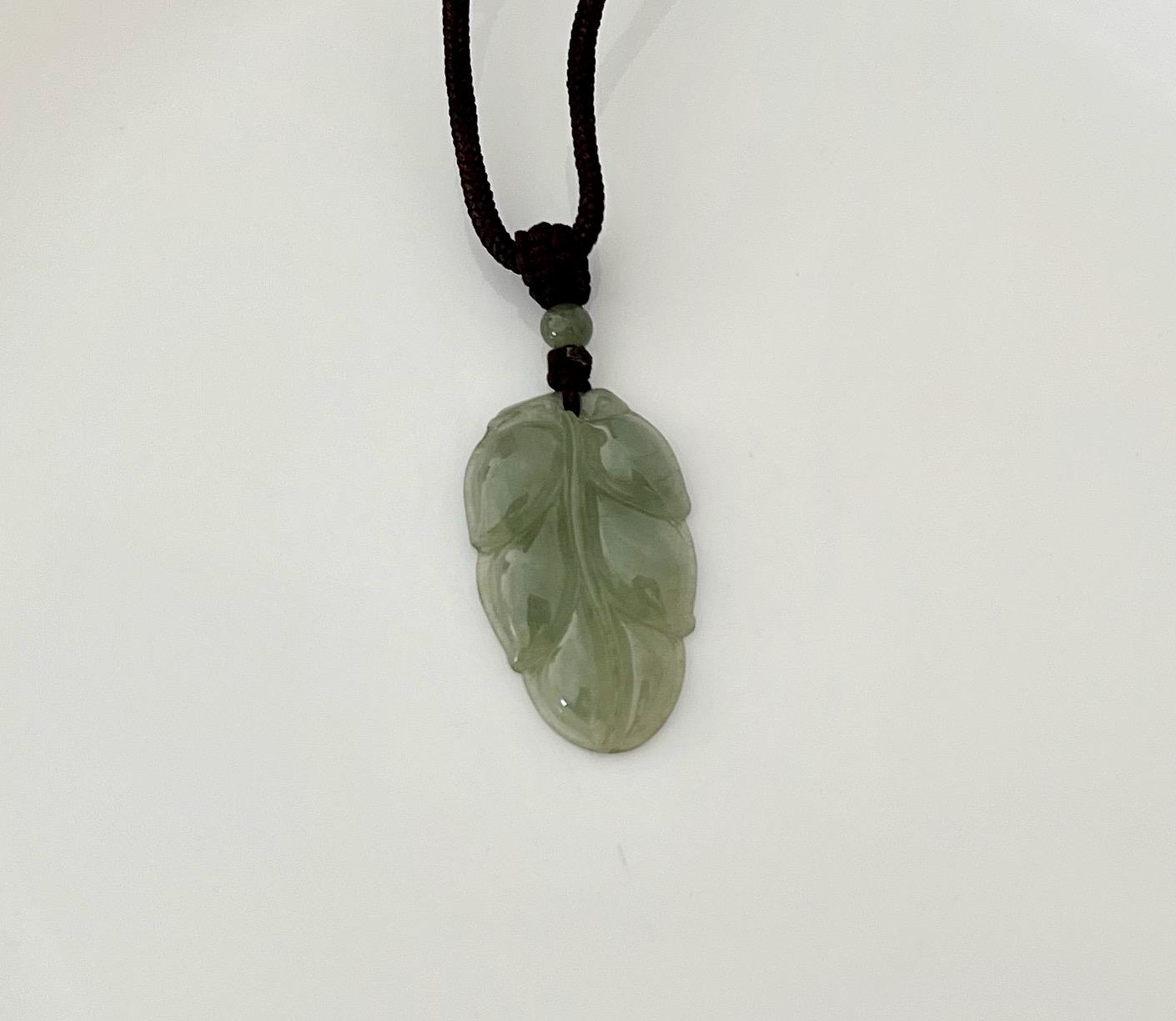 Jadeit Jade Anhänger Halskette Oil Green | Topo Blatt Klasse A Natural von JadeiteGems