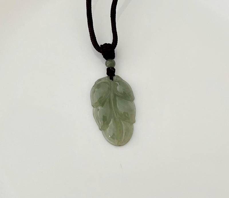 Jadeit Jade Anhänger Halskette Oil Green | Topo Blatt Klasse A Natural Jadeit Jade Anhänger Halskette Oil Green | Topo Blatt Klasse A Natural von JadeiteGems