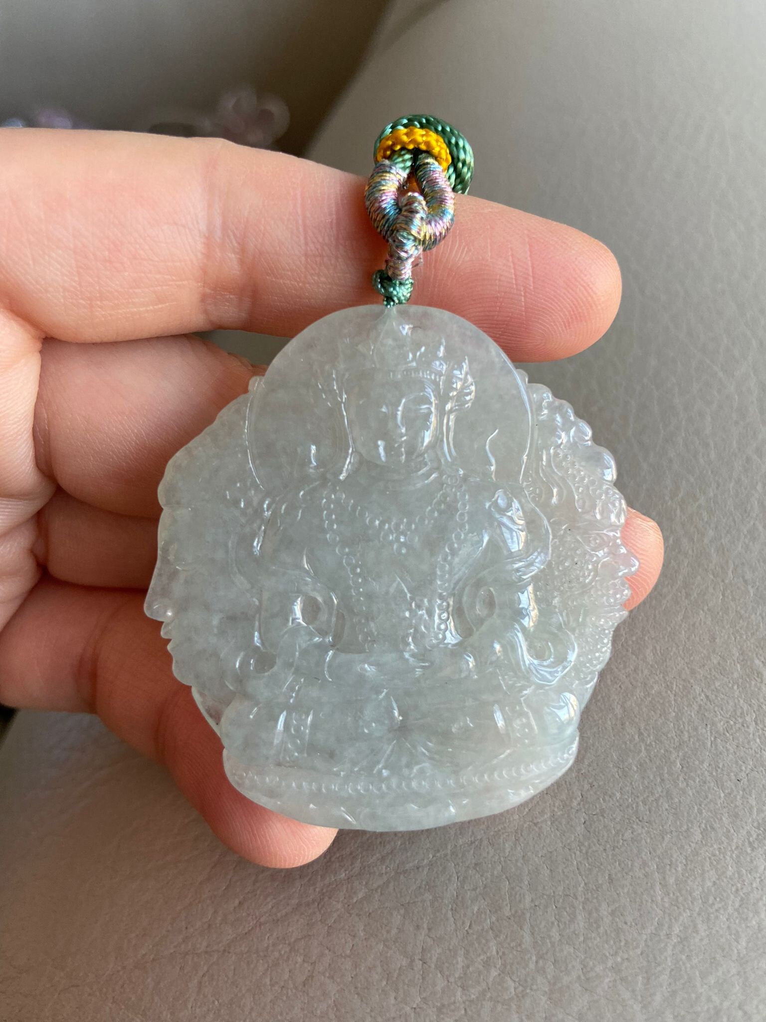 Guan Yin Jadeit Jade Anhänger, Hellgrün, Natürliche Grade A Typ Jade, Burma Edelsteine, Schmuck, Halskette von JadeiteRoom