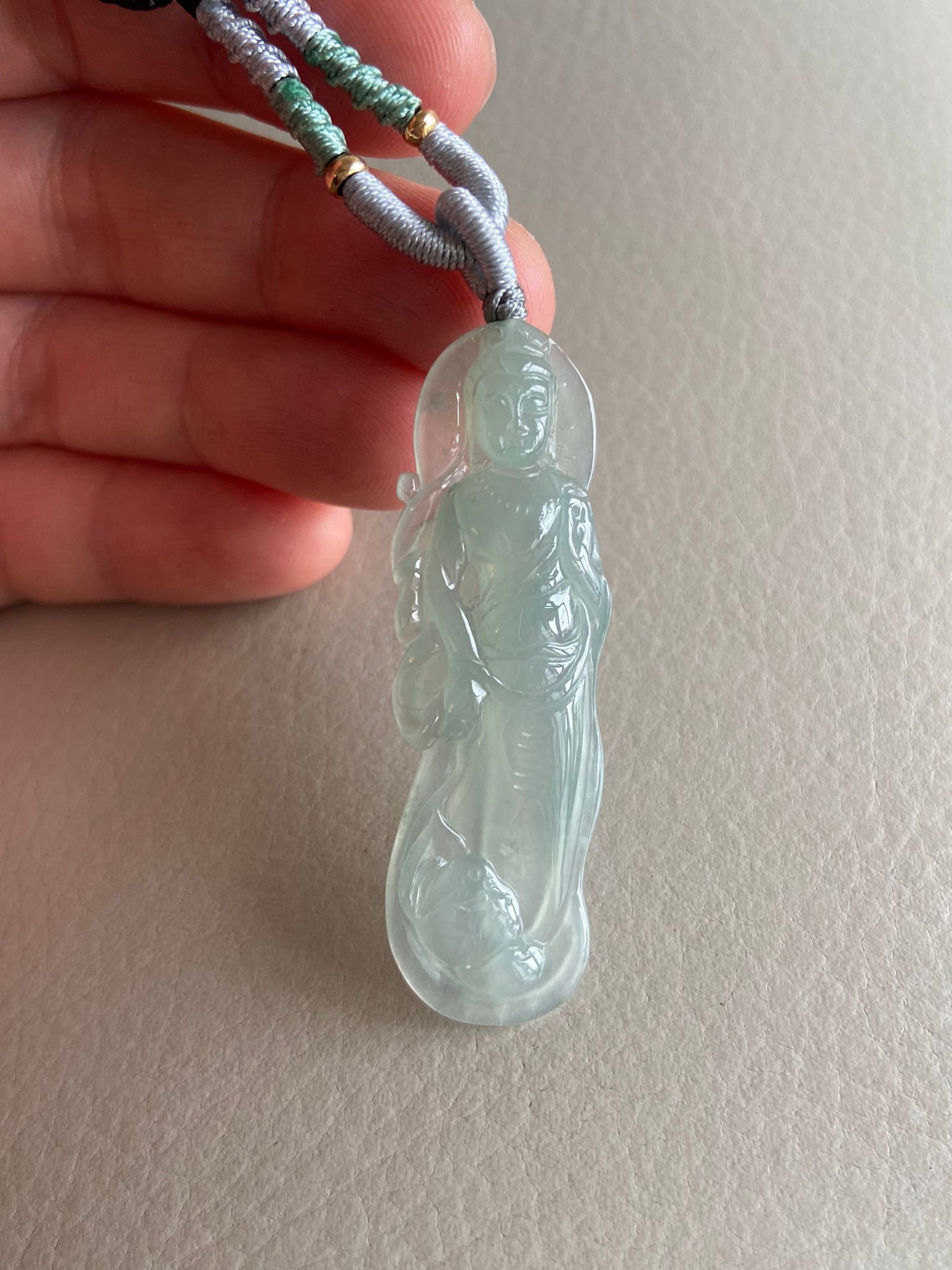 Guan Yin | 觀音 Jadeit Jade Anhänger, Hellgrün, Natürliche Klasse A Typ Jade, Zertifiziert, Burma Edelsteine, Schmuck, Halskette von JadeiteRoom