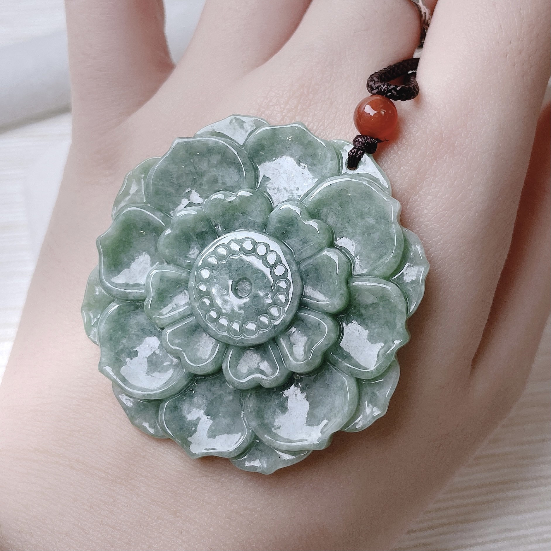 Echte Jade Blume Charm Halskette, Lotus Anhänger Amulett, Spirituelle Jadeit Schmuck Geschenkidee, Mandala Art Pattern, New Age Frauen Lady von JadeousJade