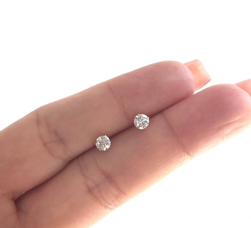 10K Gold Ohrstecker. Kleine 4 Mm Bolzen. Runde Hohe Qualität Cz Zarte von Jadorelli