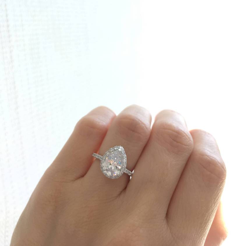 2, 5 Ctw Classic Pear Cut Halo Verlobungsring. Ehering. Tropfen Ring. Feiner Birnenförmiger Ring, Verpackt in Einer Luxuriösen Geschenkbox von Jadorelli