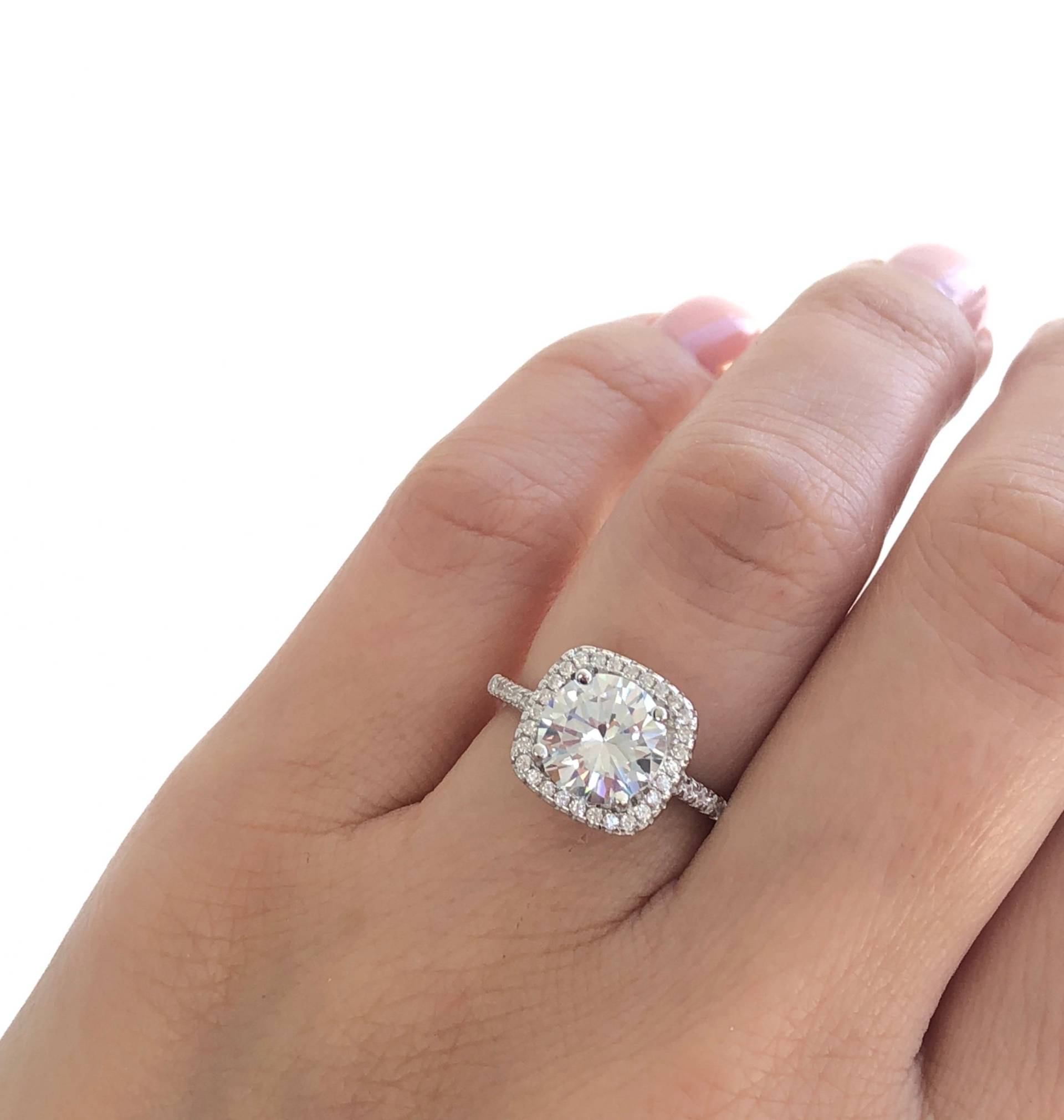 2 Ct Runder Halo Verlobungsring. Sterling Silber Hochwertiger Cz Versprechensring. Ehering Verpackt in Einer Luxusbox 2 Ct Runder Halo Verlobungsring. Sterling Silber Hochwertiger Cz Versprechensring. Ehering Verpackt in Einer Luxusbox von Jadorelli