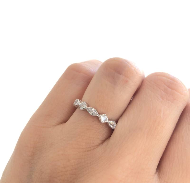 Art-Deco-Band. Sterling Silber Voller Ewigkeit. Hohe Qualität Cz Milgrain Marquise Band. Ehering. Einzigartige Ewigkeit Ring von Jadorelli