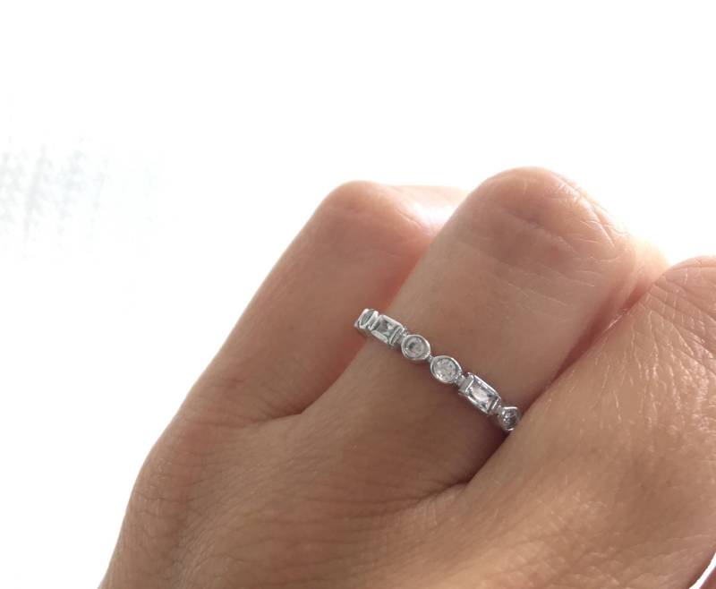 Art Deco-Hochzeitsring. Sterling Silber Vintage Ehering. Stapelbarer Ring. Voller Art-Deco-Hochzeitsring in Einer Luxuriösen Geschenkbox Verpackt von Jadorelli