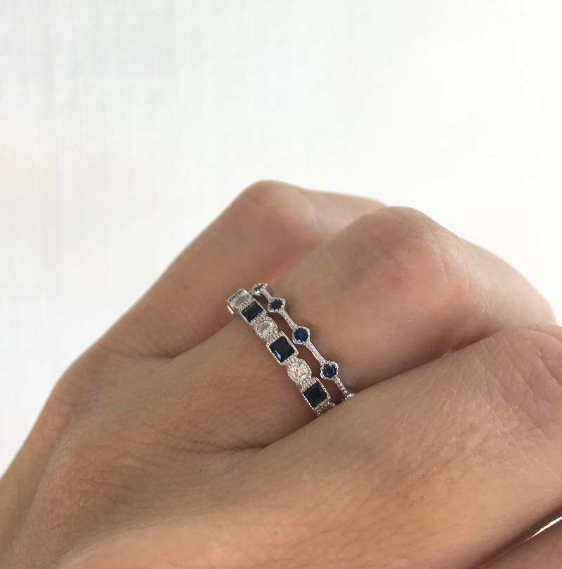 Art Deco Ring Set. Blaues Saphir Eternity Band. Sterling Silber Cz Blau Stapelbare Bänder. Stapelringe. Silberne Stapelbänder von Jadorelli