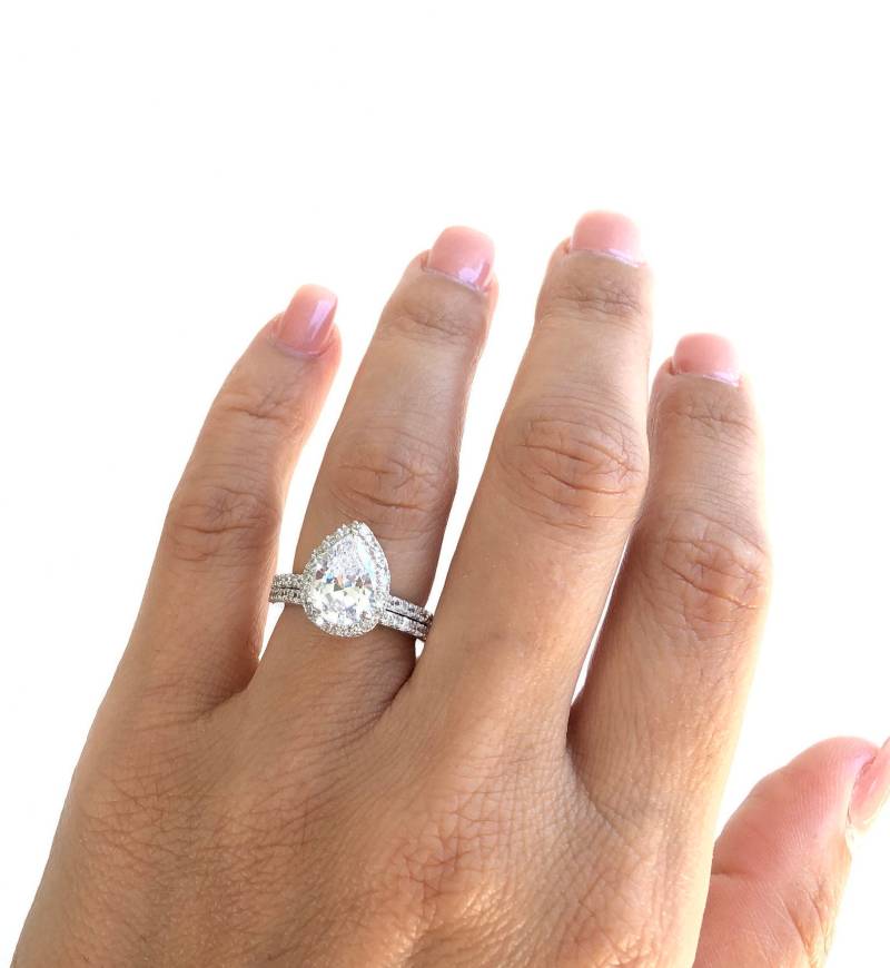 Ehering Set. Birnenförmiges Ring-Set. Sterlingsilber Brautset. Hochwertiger Birnenförmiger Ring. Halo Silber Ring Braut Set von Jadorelli