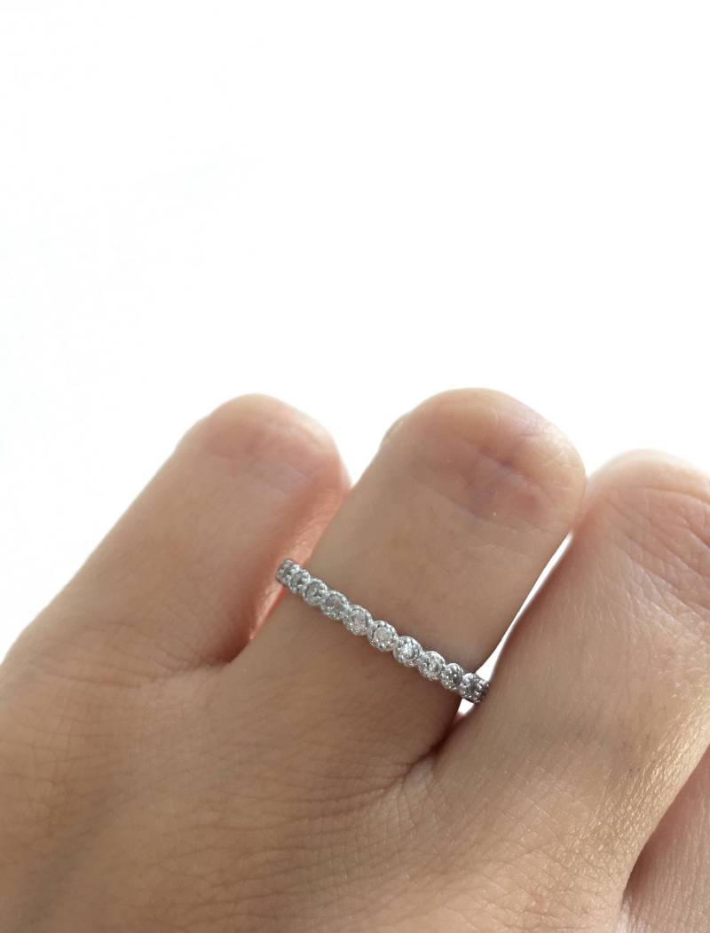 Eternity Band Ring. Stacking Ring Sterling Silber Rhodiniert Band. Stapelbarer von Jadorelli