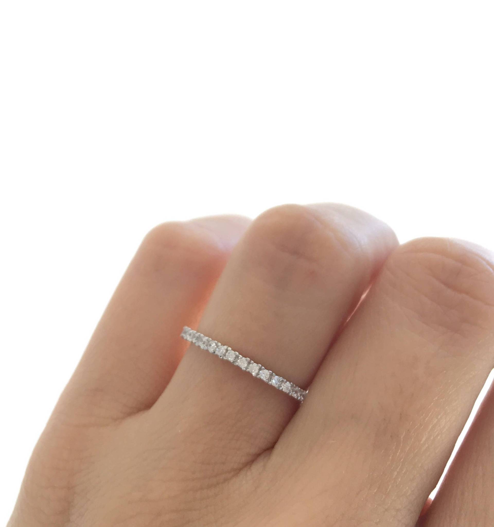 Halb Eternity Band. Ring. Band Silber Stapelring. Stapelbare in Einer Luxus-Box Verpackt Halb Eternity Band. Ring. Band Silber Stapelring. Stapelbare in Einer Luxus-Box Verpackt von Jadorelli