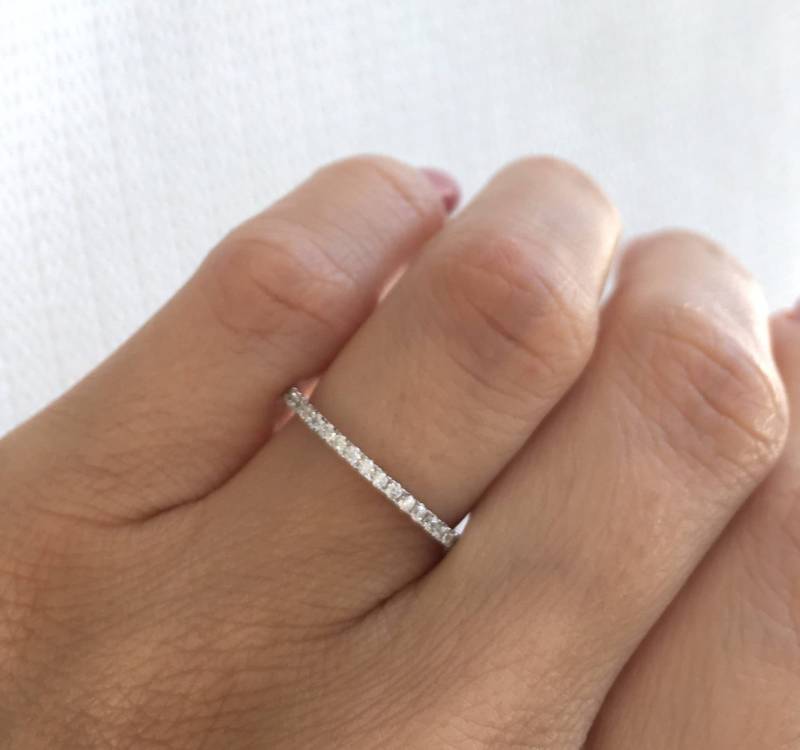 Halb Eternity Bandring. Verpackt in Einer Luxuriösen Geschenkbox Mit Blanko-Karte, Pflegeanleitung Und Einem Schmuckreinigungstuch von Jadorelli