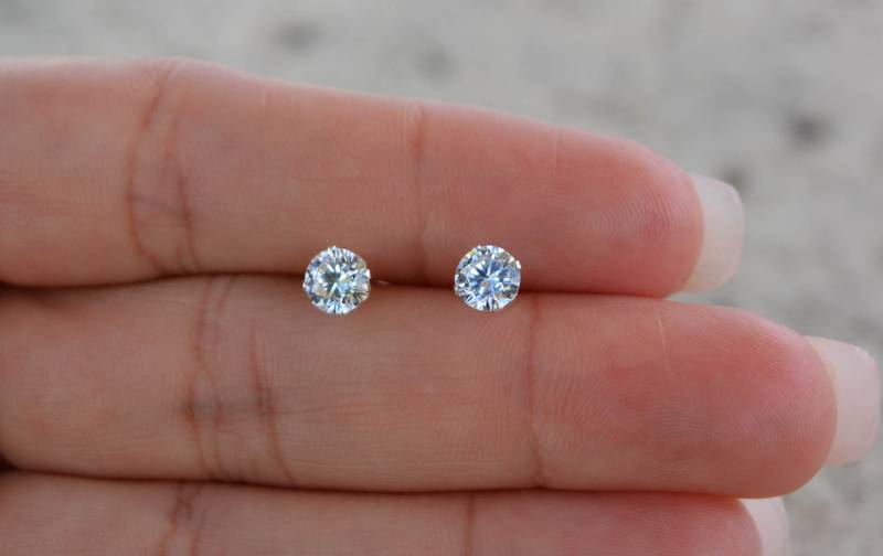 Hochwertige 4mm Cz Ohrstecker. Sterling Silber Runde Post Ohrringe. Kleine Nickelfreie von Jadorelli