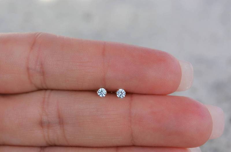 Hochwertige Cz Ohrstecker. Kleine Sterling Silber Nickelfrei Zierliche Ohrringe. Post 2, 5 Mm von Jadorelli