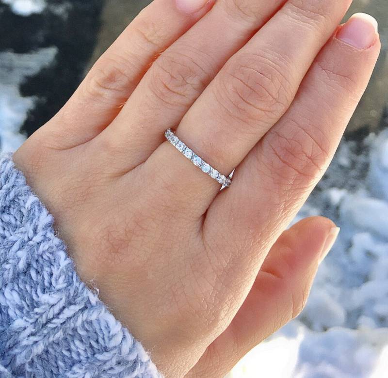 Hochwertige Sterling Silber Swarovski Kristall 2mm Bandring. Eternity Stapelbarer Band Ring. Schmuck von Jadorelli