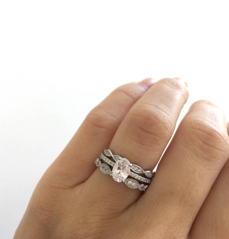 Oval Geschnittener Verlobungsring. Brautring Set. Sterling Silber Art Deco Hochzeitsband. Trauringe. Ehering Vintage Eheringe Oval Geschnittener Verlobungsring. Brautring Set. Sterling Silber Art Deco Hochzeitsband. Trauringe. Ehering Vintage Eheringe von Jadorelli