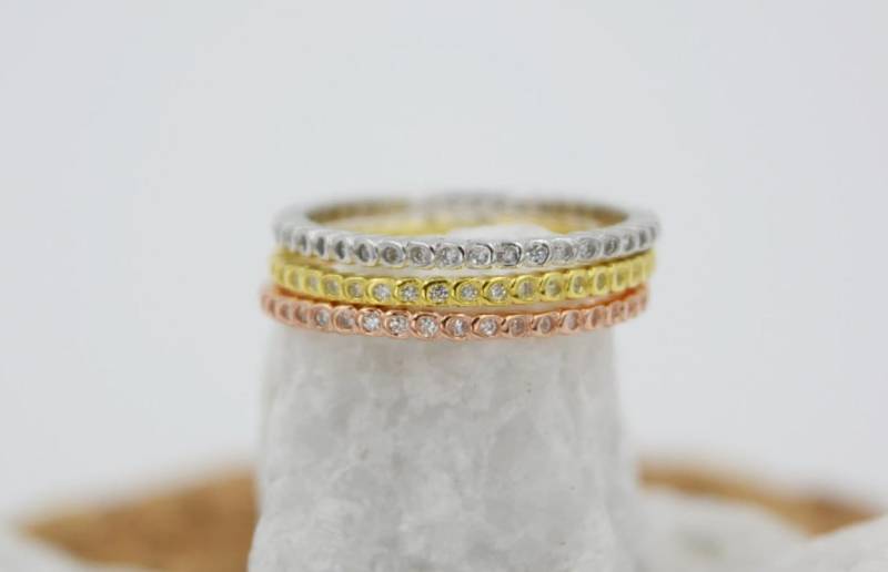 Set Aus Drei Memoireringen. Top Qualität Und Glanz. Sterling Silber, 18K Vergoldete Rose Bandringe von Jadorelli