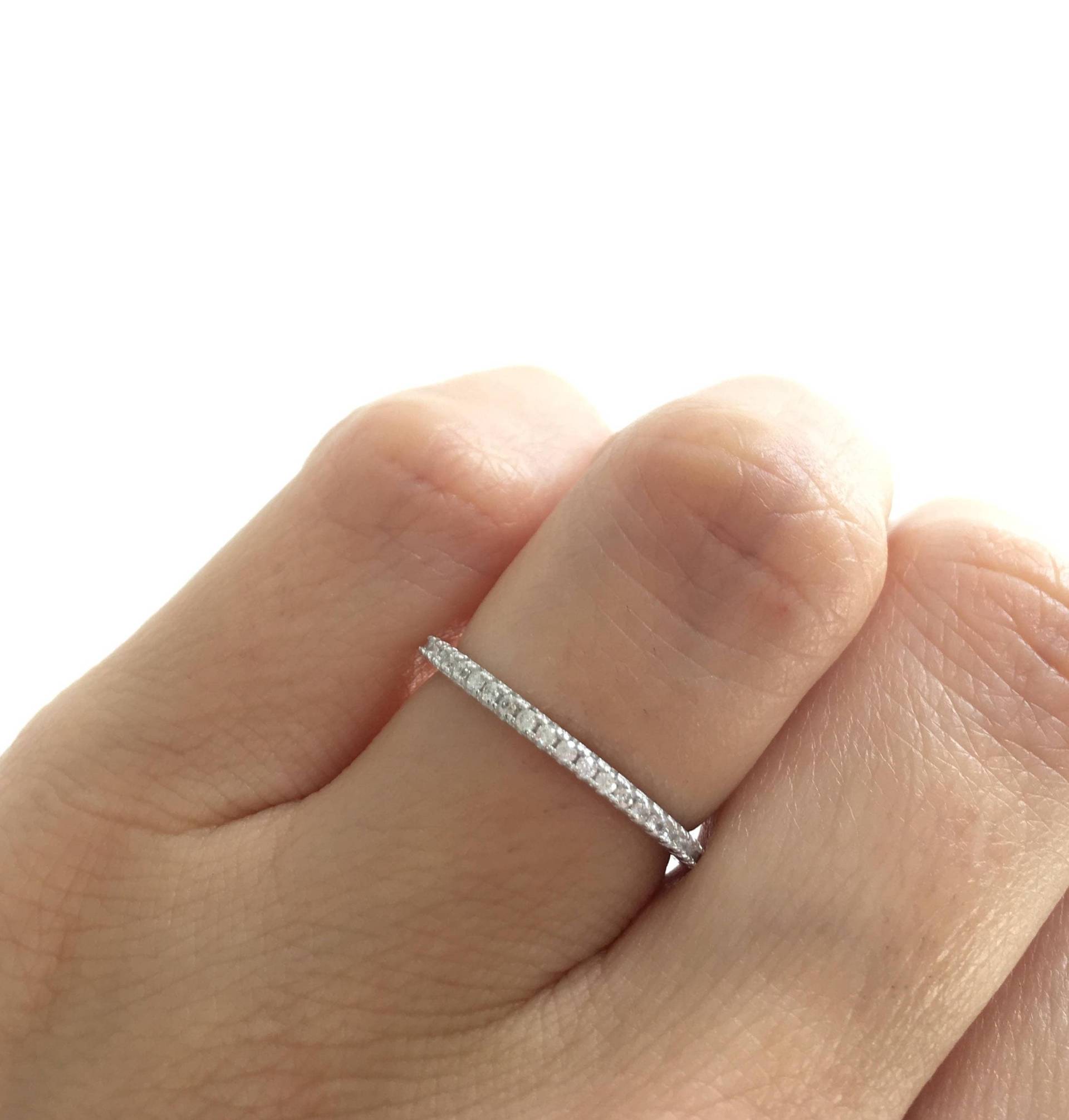 Silber Ehering Ring. Eternity Band Stapelring Aus 925Er Silber. Stapelbarer in Einer Luxus-Box Verpackt Silber Ehering Ring. Eternity Band Stapelring Aus 925Er Silber. Stapelbarer in Einer Luxus-Box Verpackt von Jadorelli