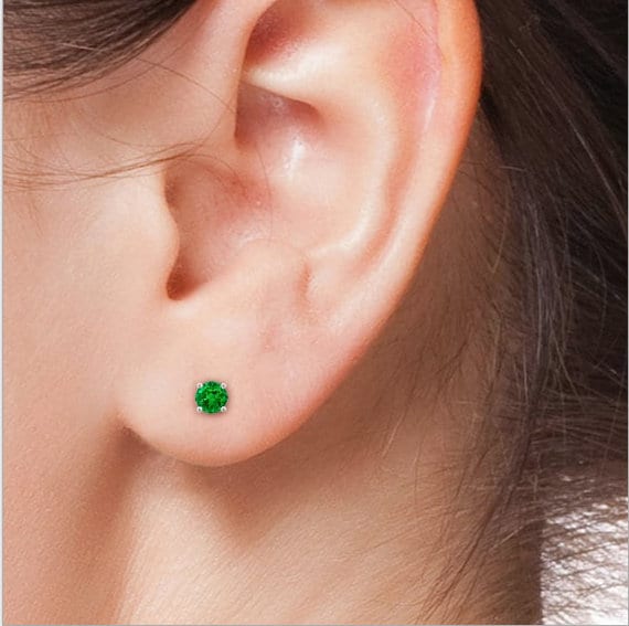 Smaragd Ohrstecker. Sterling Silberohrstecker. Kleine Runde Mai Birthstone Ohrringe. 3 Mm von Jadorelli