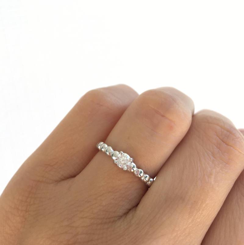 Solitär-Ring. Diamant Als Einzelring. Runder Cut Solitaire Ring. 4-Zacken-Solitärring Aus Sterlingsilber, Verpackt in Einer Luxus-Geschenkbox von Jadorelli