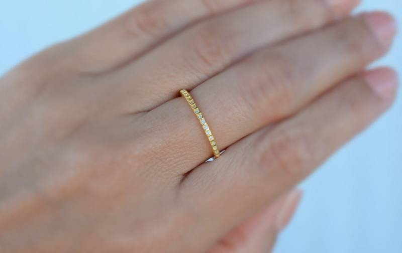 Top Qualität Silber Hochglanz Cz Eternetering 1mm. 18K Vergoldete Cz Eternity Ring. Rose Gold Überzogene Hochglänzende Ringschiene von Jadorelli