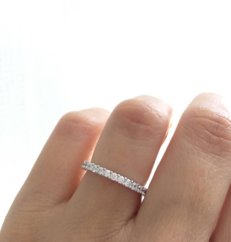 Vintage Silber Ring. Hochwertige Sterling Rhodium Plated Stackable Band. Stapelring. Cz Eternity Verpackt in Einer Luxus-Box von Jadorelli