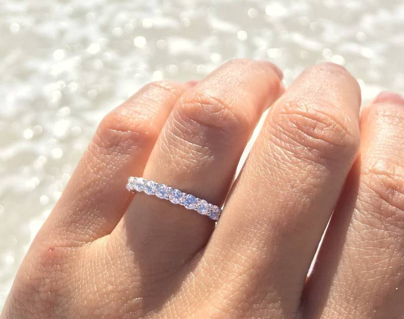 Vintage Silber Ring. Hochwertige Sterling Rhodium Plated Stackable Band. Stapelring. Cz Eternity Verpackt in Einer Luxus-Box von Jadorelli