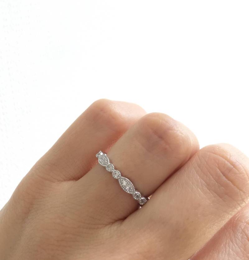 Wunderschöner Art Deco Ring. Sterling Silber Ehering. Trauring Im Antiken Stil. Hochwertiger Cz Bandring von Jadorelli