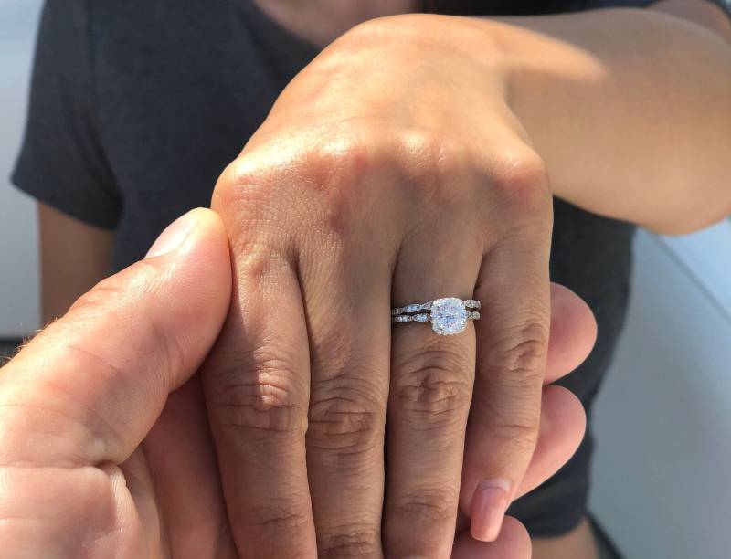 Zartes Ehering Set. Hochwertige Sterling Silber Eheringe. Halo Verlobungsring. Art Deco Trauringe. Vintage Stil Ringe von Jadorelli