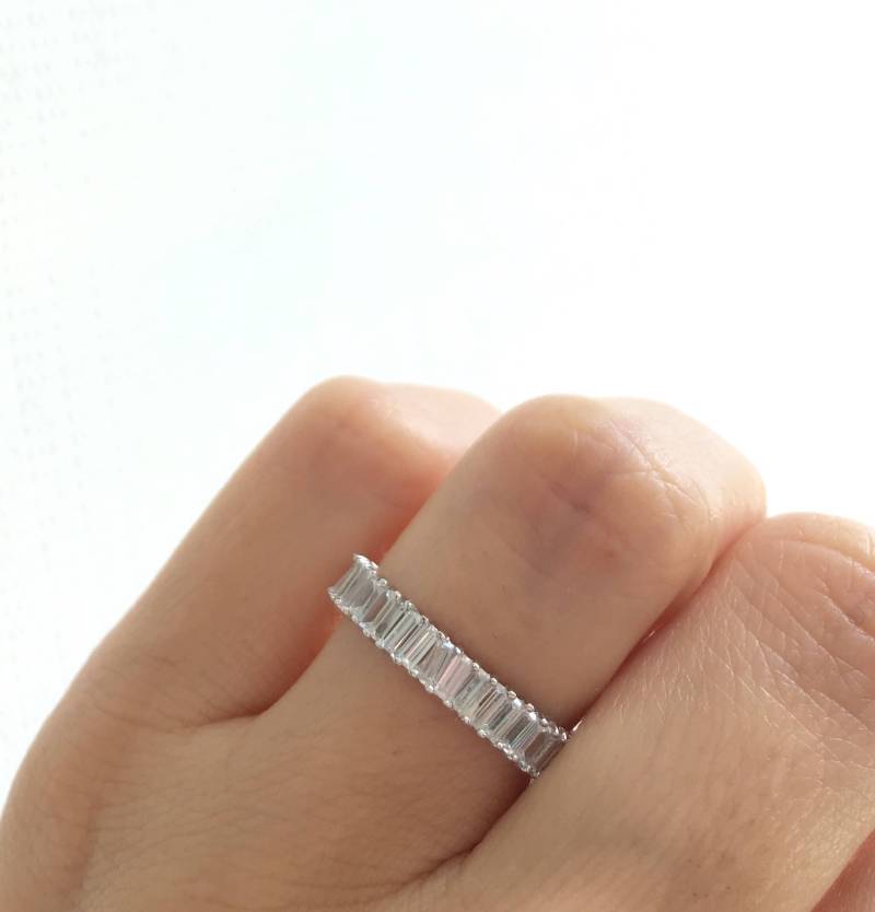 sterling Silber Cz Band 4mm Baguette. Verlobungsring. Rhodiniert Baguette Ring. Luxus-Geschenkbox. Kostenloser Versand von Jadorelli
