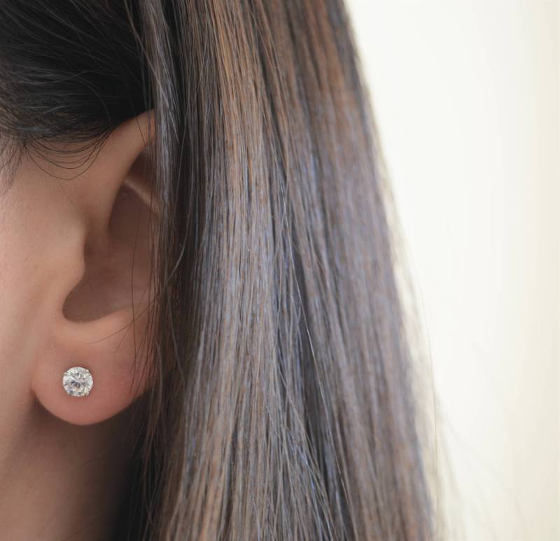 sterling Silber Hochwertige Cz Ohrstecker. Runde Nickelfreie Ohrringe. 5 Mm Runde Korb von Jadorelli