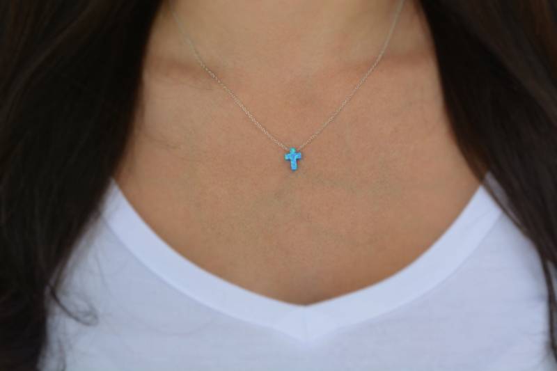 sterling Silber Mini Opal Kreuz Halskette. Vergoldet Kleine von Jadorelli