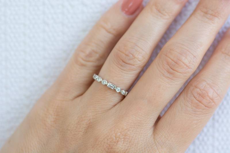 sterling Silber Rhodiniert Hochwertiger Art-Deco-Ring Verpackt in Einer Luxus-Geschenkbox, Begleitet Von Leeren Karte Und Einem Schmuckreinigungstuch von Jadorelli