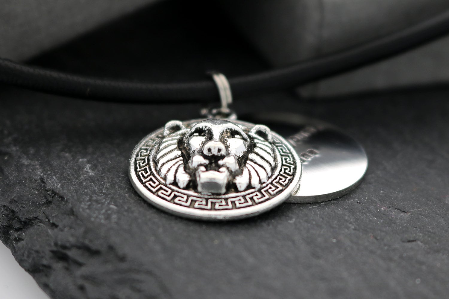 Löwe Halskette - Lederhalskette Herren Männer Geschenke Mit Gravur Halskette Personalisiert von Jaeedesign