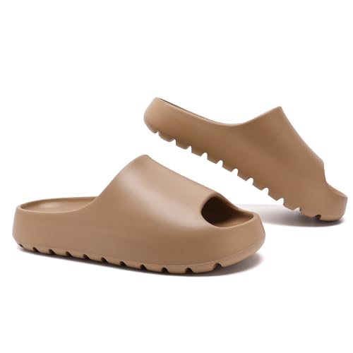 Jaeynow Cloud Slides für Damen, Unisex, EVA, weiche Erholungs-Slides, dicke Sohle, offene Zehenpartie, Herren-Duschschuhe, Outdoor- und Indoor-Hausschuhe, Braun, 12.5-13 Women/11.5-12 Men Jaeynow Cloud Slides für Damen, Unisex, EVA, weiche Erholungs-Slides, dicke Sohle, offene Zehenpartie, Herren-Duschschuhe, Outdoor- und Indoor-Hausschuhe, Braun, 12.5-13 Women/11.5-12 Men von Jaeynow