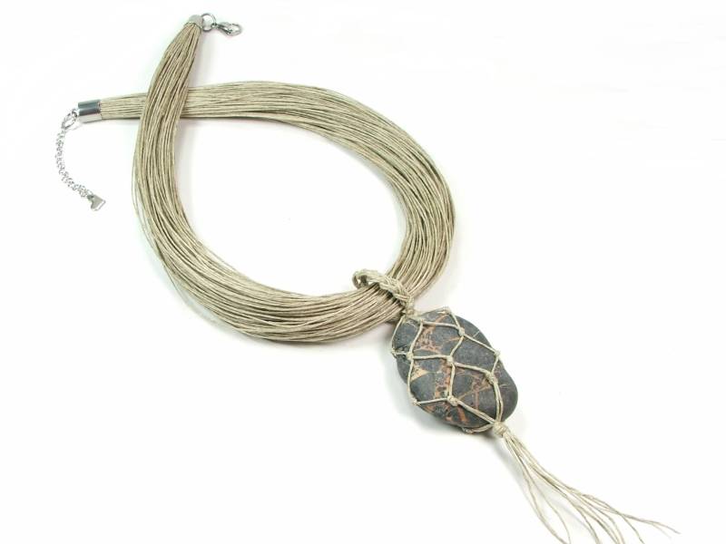 Graphit Rohstein, Natürliche Öko Leinen Halskette, Einzigartige Stein Anhänger, Makramee Halskette Stein, Lange Sommer Für Frauen von JagnaStudio