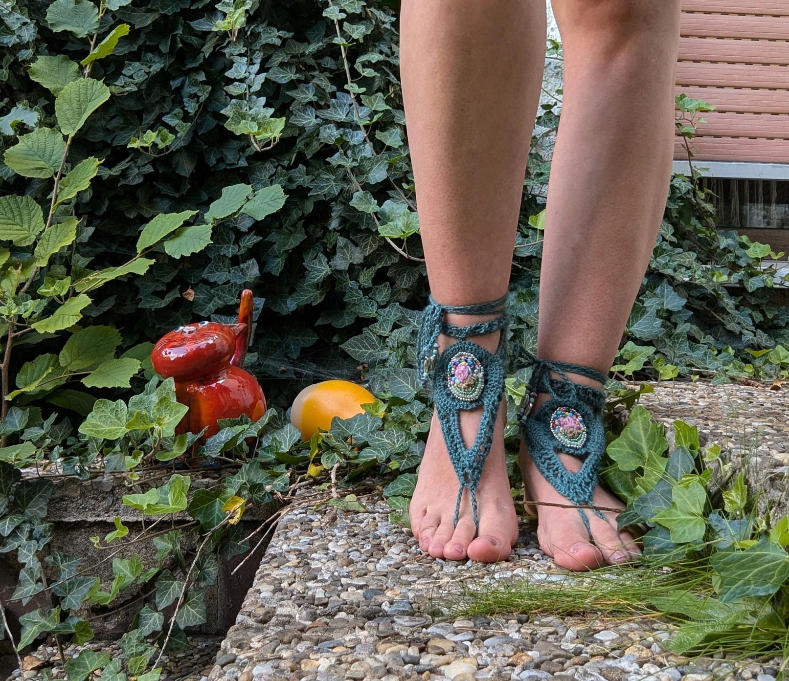 Barfußsandalen Mit Perlenstickerei | Paar Barfußsandalen Mit Perlenstickerei | Paar von Jahkramee