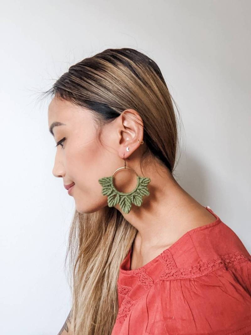 Adelaine Large - Makramee Blumen Ohrringe Adelaine Large - Makramee Blumen Ohrringe von JainasHandmade
