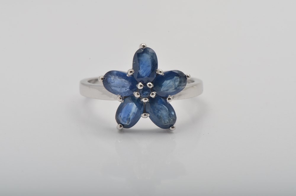 Natürlicher Blauer Saphir Blumenring - 925 Sterling Silber Statement Ring 6 X 4 Mm Oval September Geburtsstein von JaipurjewelsStore