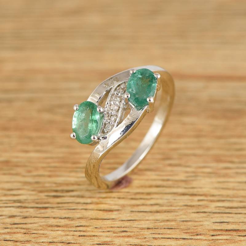 Natürlicher Grüner Smaragd Und Diamant Sterlingsilberring - Edelstein Im Ovalschliff Mai Geburtsstein von JaipurjewelsStore