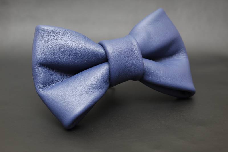 Beine Blaues Leder Bow Tie Beine Blaues Leder Bow Tie von JakeSimp