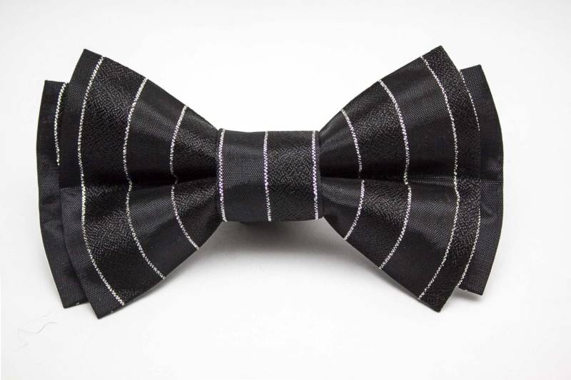 Black Satin & Metallic Silber Fliege Black Satin & Metallic Silber Fliege von JakeSimp