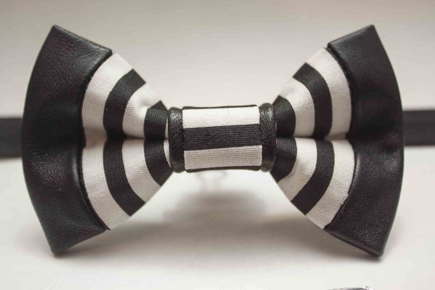 Gestreifte Leder-Fliege von JakeSimp