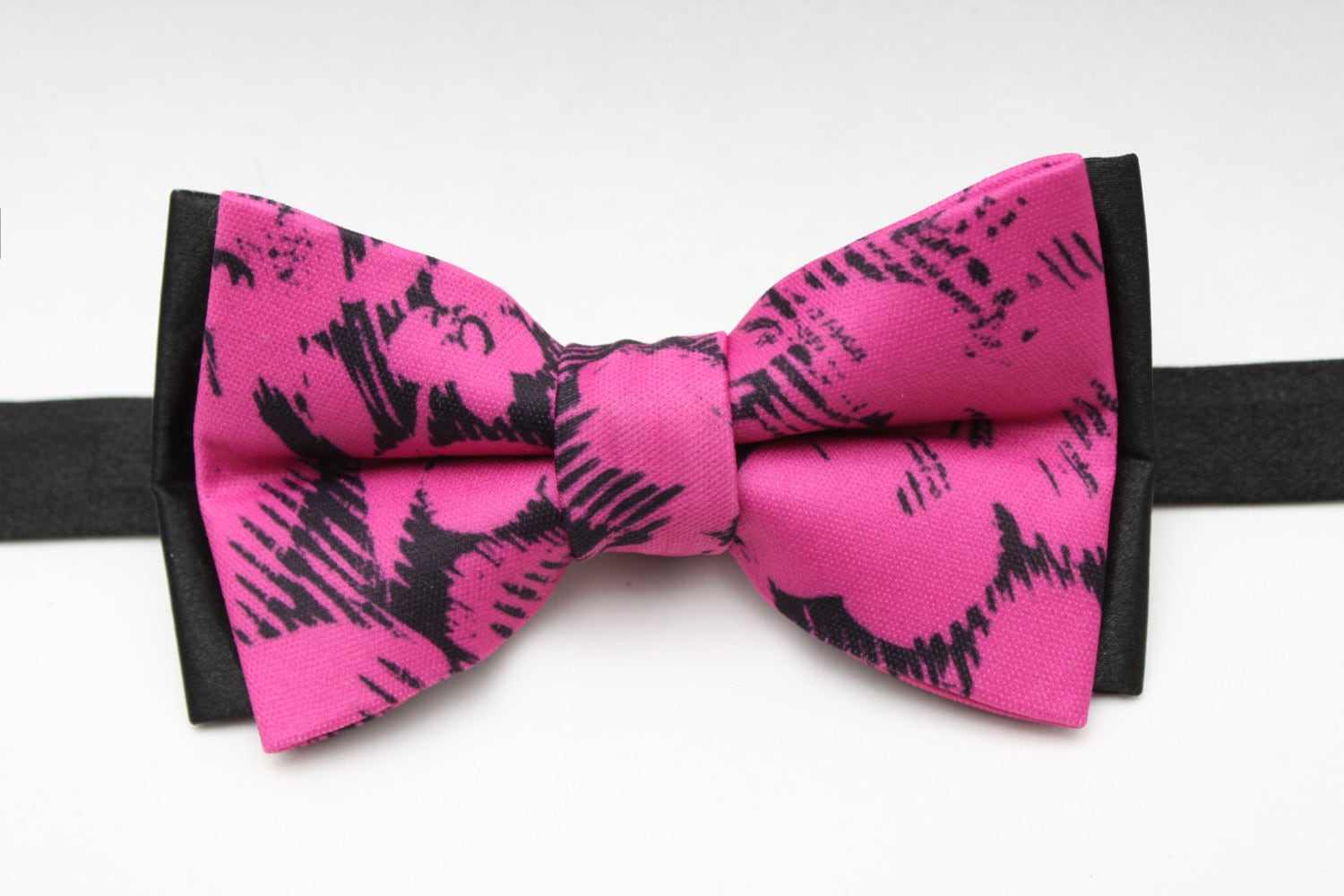 Heiße Rosa Fliege von JakeSimp