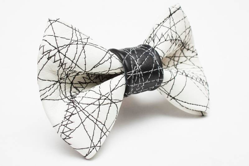 Schwarz Und Weiß-stich-Fliege von JakeSimp