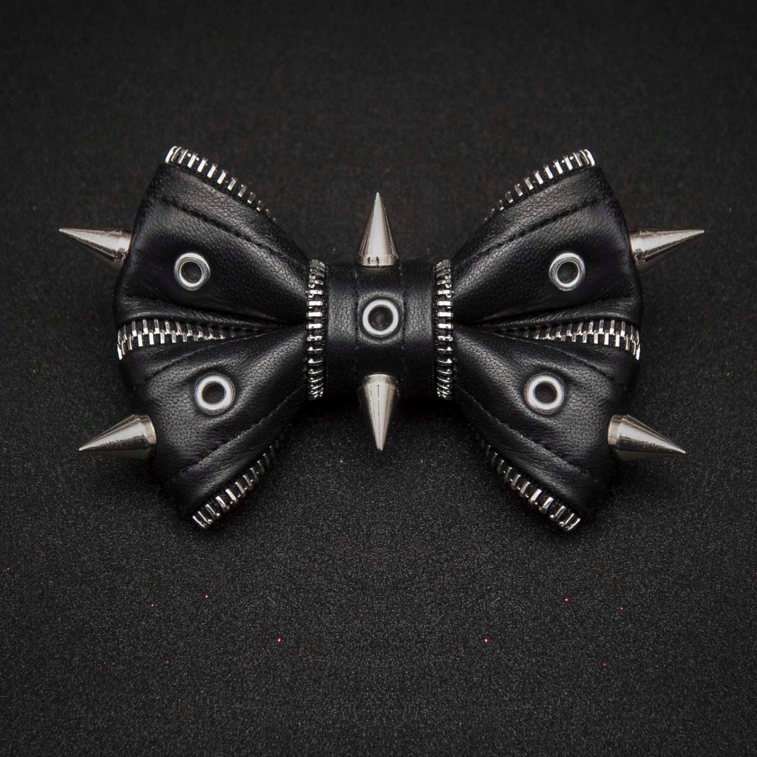 Spitzen & Reißverschlüsse Fliege von JakeSimp