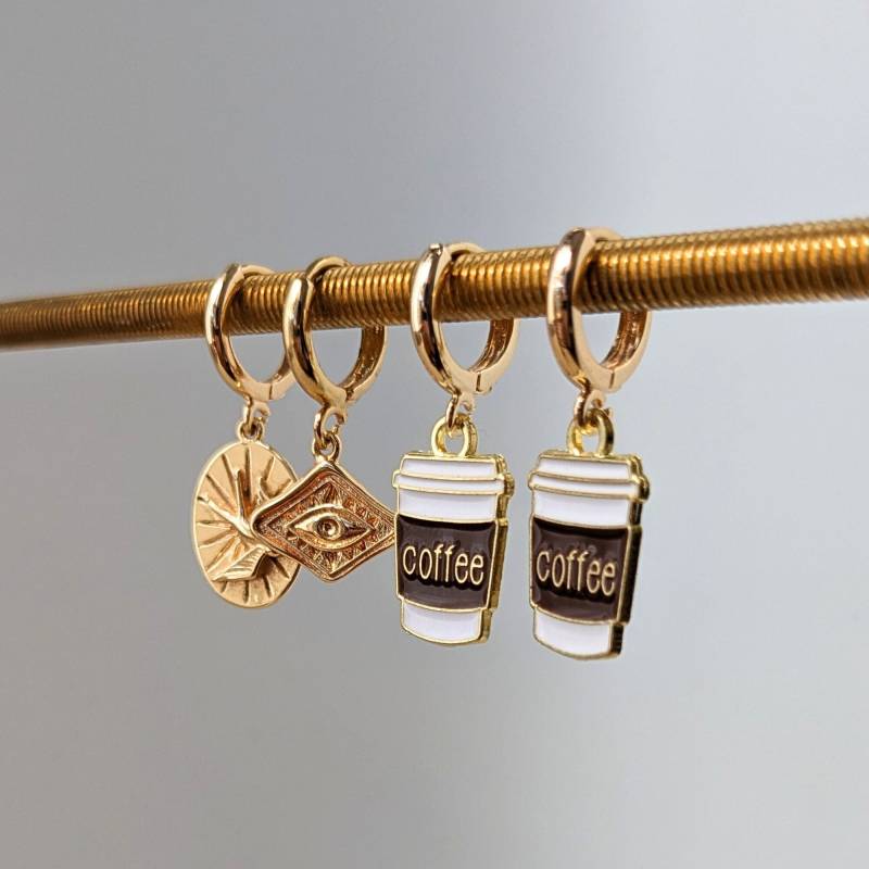 Kaffee Ohrringe 18K Vergoldet Mit Emaille Anhänger Coffee To Go Becher von JakiJewelry