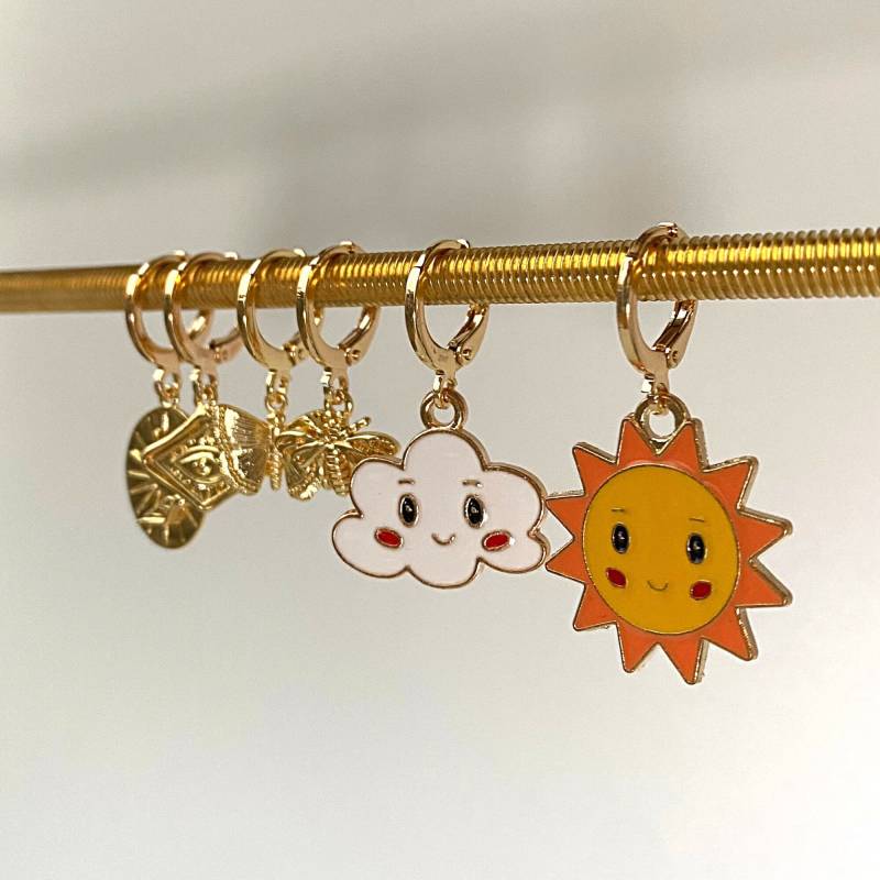 Sonne Ohrringe 18K Vergoldet Mit Emaille Anhänger & Wolken Sonne Ohrringe 18K Vergoldet Mit Emaille Anhänger & Wolken von JakiJewelry