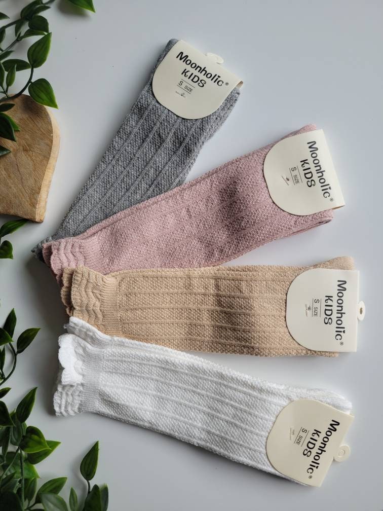 Baby Kniestrümpfe Socken Zopfmuster Mädchen Strümpfe Rüschen Spitze Geburtsgeschenk von JakobiShop