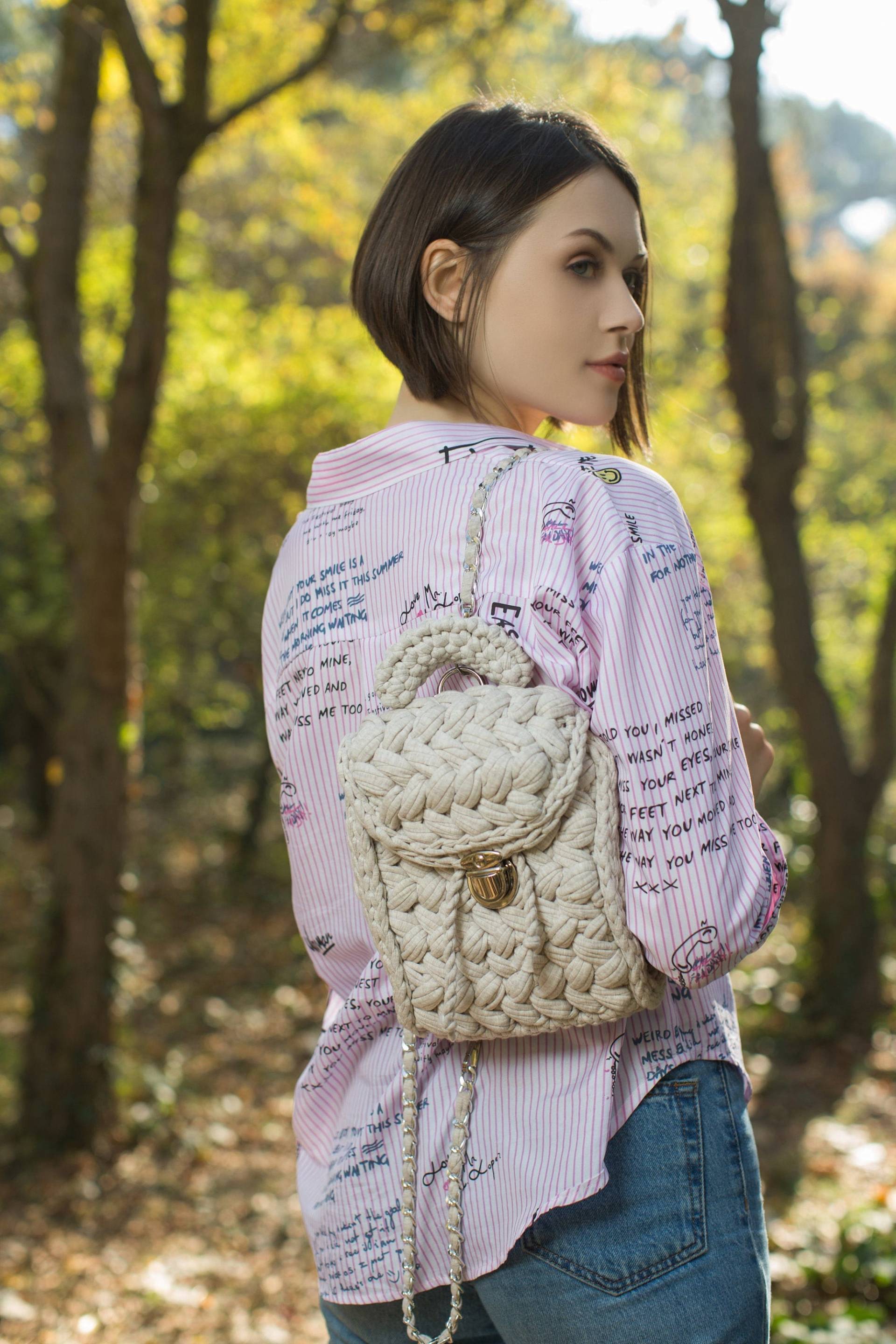 Creme Handgemachte Häkeln Rucksack | Boho Mini Rucksack, Cabrio-Rucksack, Mini-Rucksack Frauen, Handtasche, Weihnachtsgeschenk von JalaStore